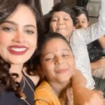 Nandita Swetha Instagram - Naughties in one frame😛😛😛 . . #reel #instareel #oneframe #cuties #kids #shoot #click #instagram #video #instavideo #chennai #actress #abhiyumnanum #guestrole #tamil #tamilserial #suntv #curlyhair #kids #tfi #actor #south #actorlife #funtime