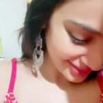 Nandita Swetha Instagram - Fav song❤️❤️❤️ . . #reel #reelvideo #instavideo #tamilsong #madras #song #slowmo #instareel #instagram #pink #smile #look #nandita #actress #tfi #actor #acting #homely #traditional #reelsinstagram #tamilreels #shy #pinkdress #nanditaswethareel #collaborationindia #akshara #kalki #ekkadikipothavuchinnavada #telugu #madarasipattanam