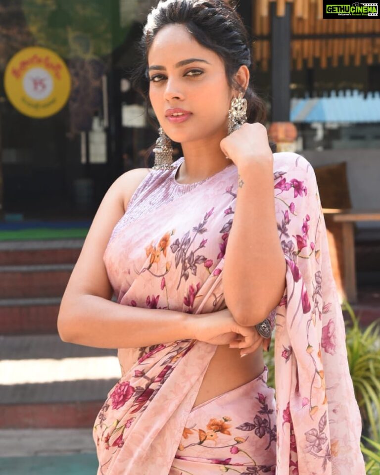 Nandita Swetha Instagram - ‘I do it in my own way’ . #saree #pinksaree #click #hyderbad #actress #southactress #sareevibe #sareelove #tfi #nanditaswetha #instapic #instagram #instadaily #insta #instalike #hashtags #trending #pictureoftheday #curlyhair #sleeveless #photography #shoot #promotion