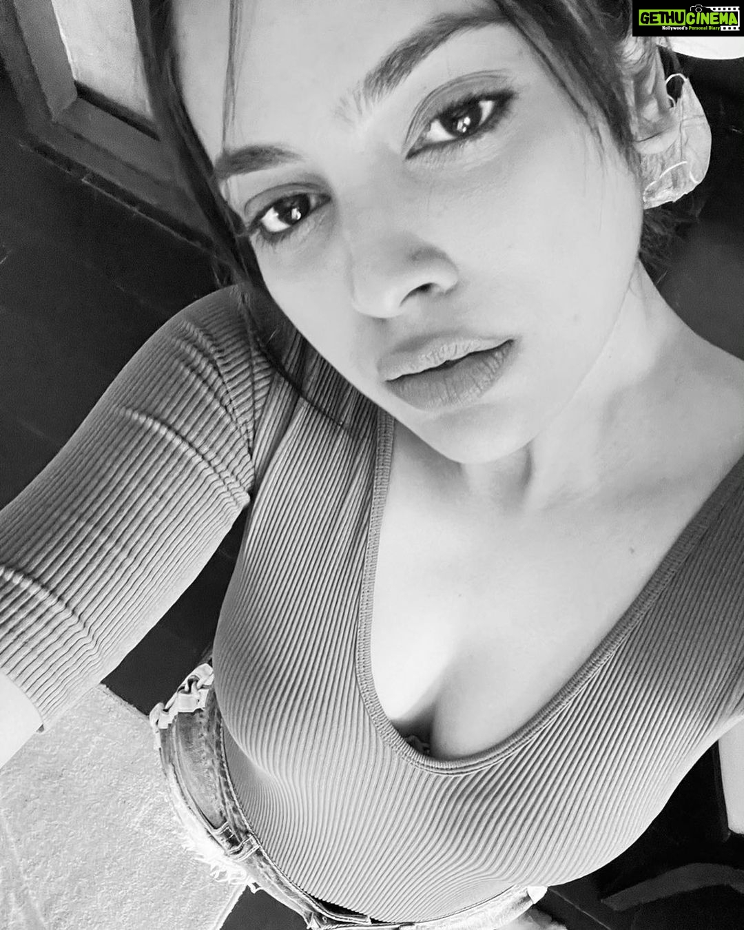 Nandita Swetha - 51.3K Likes - 🐬🐬🐬