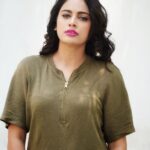 Nandita Swetha Instagram - I kept it very casual since i travelled in the morning ❤️❤️❤️ . #airportlook #green #casuals #pinklips #lipstick #hyderabad #curlyhair #shorthair #instapic #instagrammer #instalove #nanditaswetha #tfi #south #hashtags