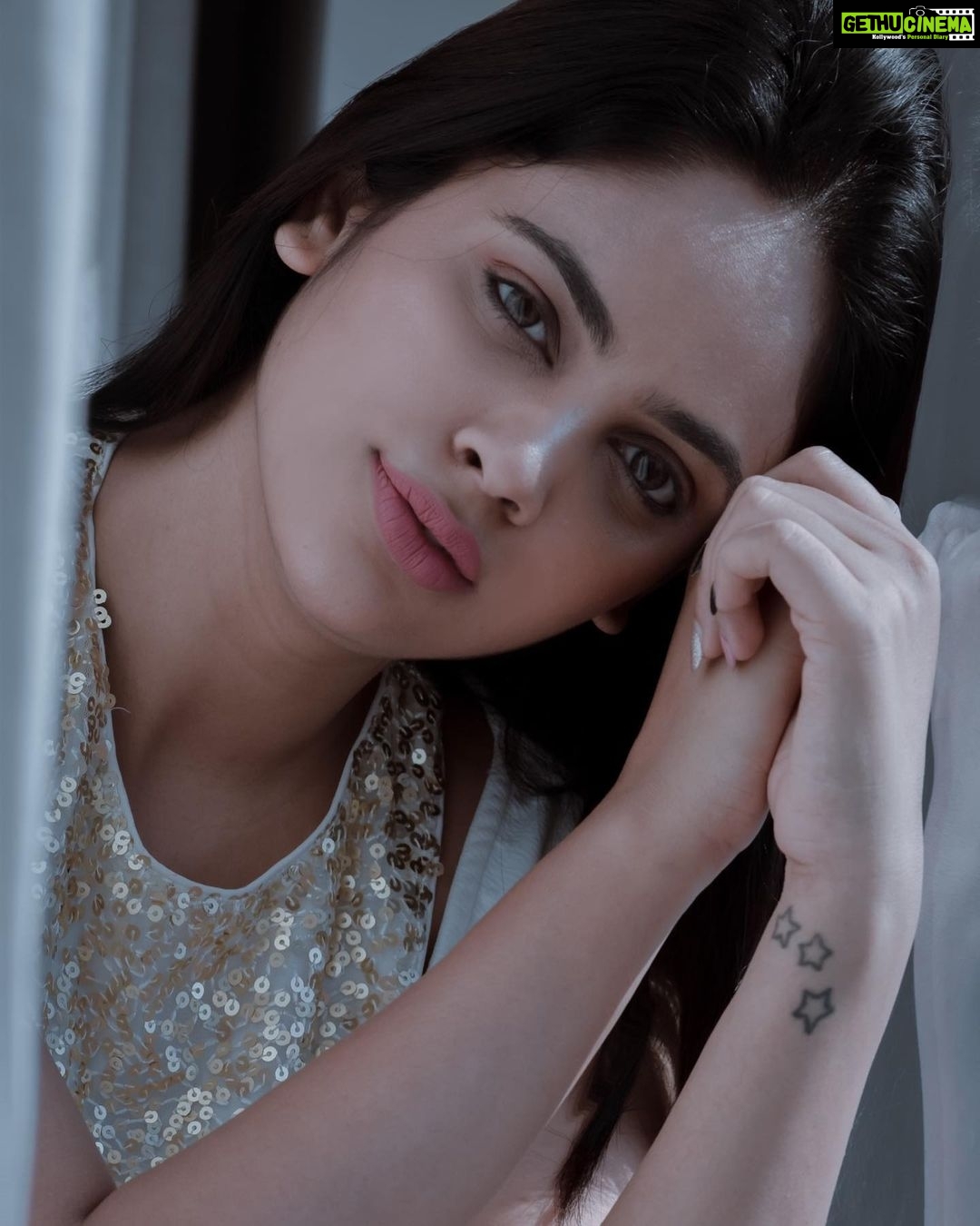 Nandita Swetha Instagram - . Clicked by my fav @irst_photography ๐ธ๐ธ Jumpsuit from @mynykaa . Location - @itcgrandchola . #shoot #click #morning #sunraise #click #pose #photo #photography #photoshoot #jumpsuit #straighthair #hudabeauty #contactlenses #poser #actor #south #chennai #event #morningclick #tfi #nanditaswetha #instapic #instaclick #instagrammer #instagram
