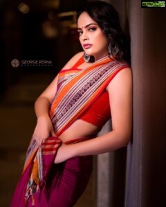 Nandita Swetha Instagram - Saree from @mathi_tex_ Accessories from @yathiofficial Organised by : @wedding.destination.chennai Mua : @laavi_me & Team 💄💄💄 Photography : @george_ferna_photography 📷📷 . #shoot #click #pic #picoftheday #poser #actress #sareelook #orangesaree #blousedesign #curlyhair #event #promotion #southactress #tfi #nanditaswetha #nanditaswethahomely #nanditaswethasaree #fashion #south #homely #instapic