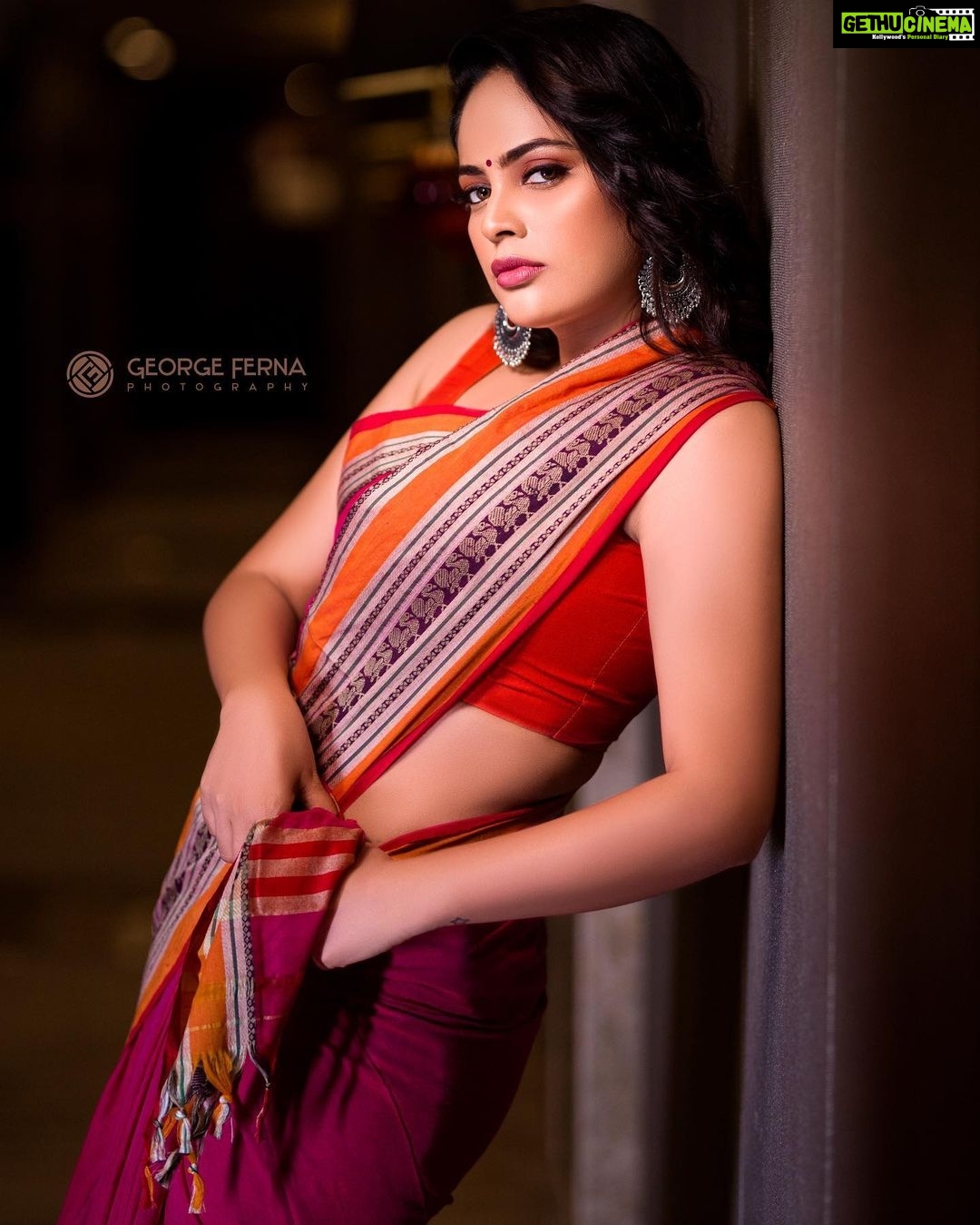 Nandita Swetha Instagram - Saree from @mathi_tex_ Accessories from @yathiofficial Organised by : @wedding.destination.chennai Mua : @laavi_me & Team πππ Photography : @george_ferna_photography π·π· . #shoot #click #pic #picoftheday #poser #actress #sareelook #orangesaree #blousedesign #curlyhair #event #promotion #southactress #tfi #nanditaswetha #nanditaswethahomely #nanditaswethasaree #fashion #south #homely #instapic