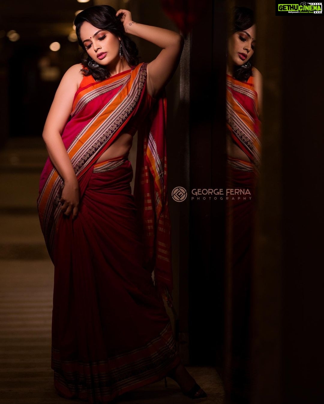 Nandita Swetha Instagram - Saree from @mathi_tex_ Accessories from @yathiofficial Organised by : @wedding.destination.chennai Mua : @laavi_me & Team πππ Photography : @george_ferna_photography π·π· . #shoot #click #pic #picoftheday #poser #actress #sareelook #orangesaree #blousedesign #curlyhair #event #promotion #southactress #tfi #nanditaswetha #nanditaswethahomely #nanditaswethasaree #fashion #south #homely #instapic #instagram #instagrammer ITC Grand Chola, Chennai