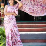 Nandita Swetha Instagram - Saree is everything❤️❤️ . Saree from @shasmahi_theboutique 🎀🎀🎀 . Clicked by @infocusphotography_madhu Makeup by @kvenkatashiva Hairstyle by @vadhuvumakeupstudio #saree #pink #floral #look #homely #southgirl #southactress #instapic #instagram #instagrammer #actress #tfi #cinema #film #smile #outdoor