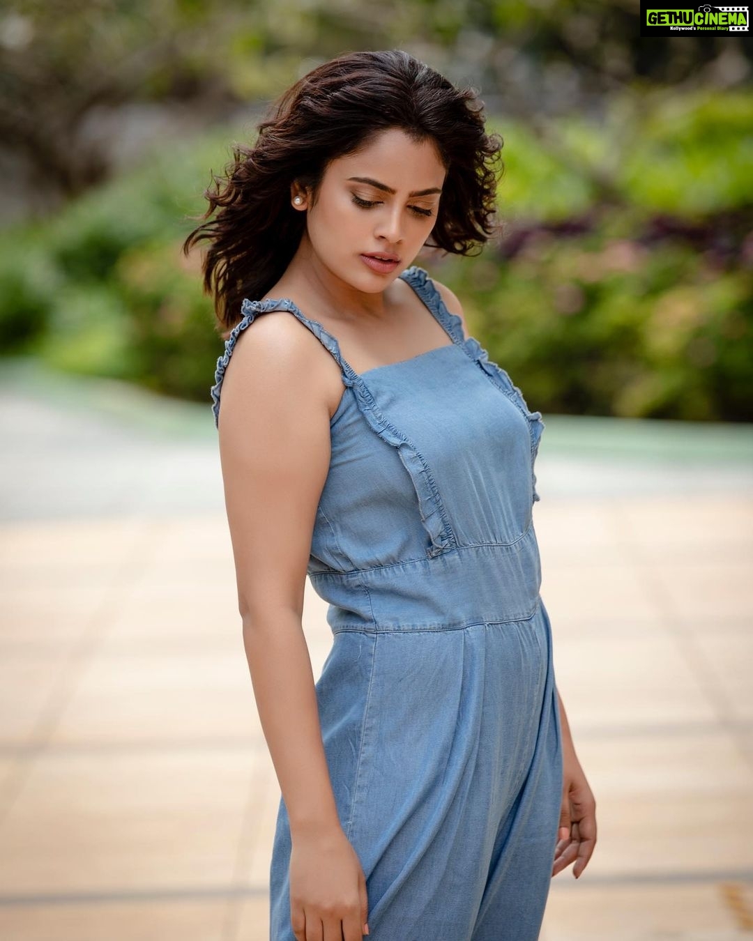 Nandita Swetha Instagram - 🐬🐬🐬 . . Clicked by @kiransaphotography . Makeup by @snehavij_mua . #jumpsuit #jumpsuitstyle #jeanslovers #blue #curlyhair #sleeveless #outdoor #instapic #instagram #instaidea #instamood #instapost #click #photography #actress #south #southindianactress #southgirl #tamilactress #teluguactress #kannadathi