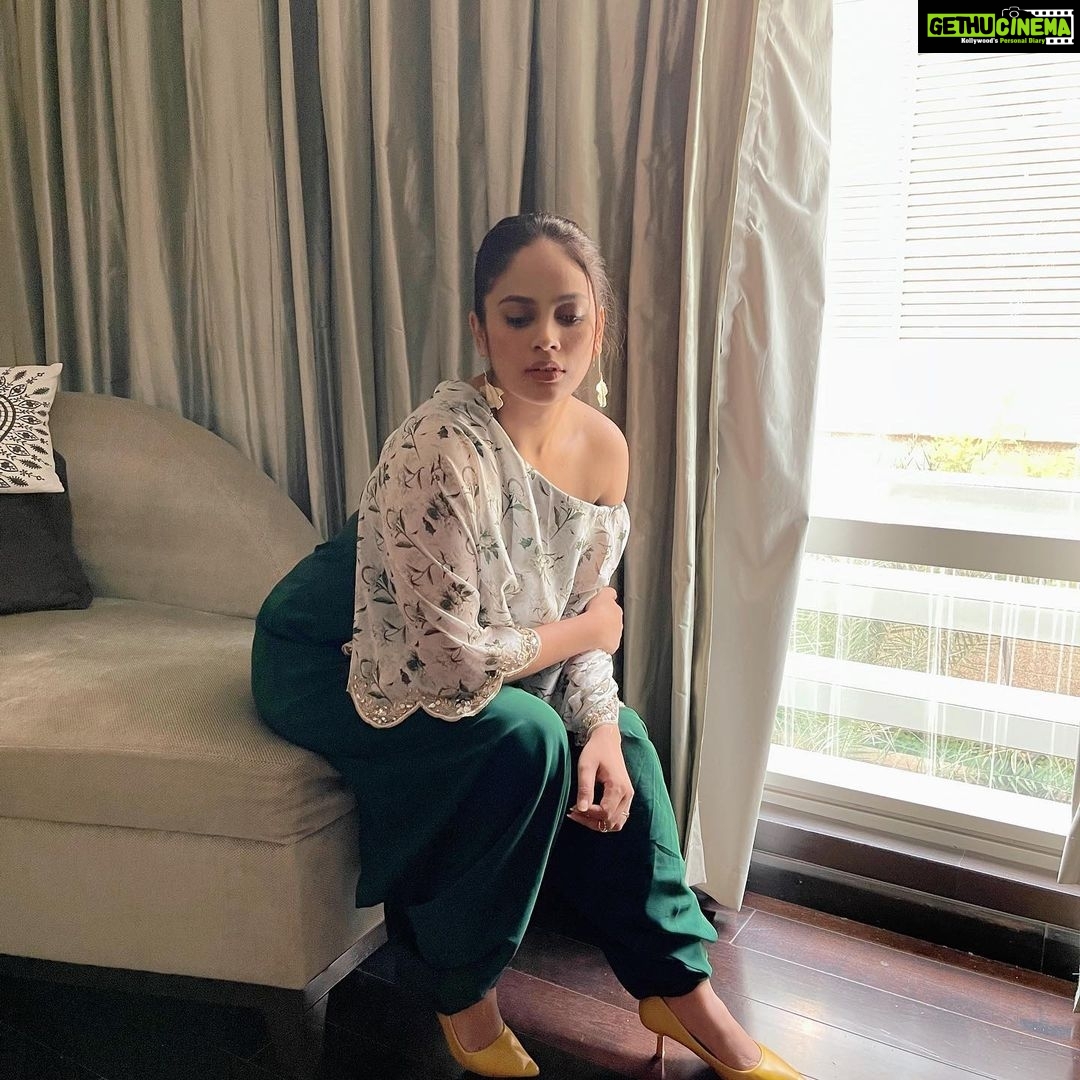 Nandita Swetha Instagram - đđđ Styled by @mounagummadi label- @stylusdesignerstudio Jewelry: @vibha_creations_collections Makeup by Shivu Hair by @raju__hairstylist Location @parkhyatthyderabad #kapatadaari #promotiontime #feb19th #telugumovie #hyderabad #goodtimes #posingtime #actresslife #instagrammer #designerwear #green #outfit #styled #messybun #indoor #click #iphoneclick