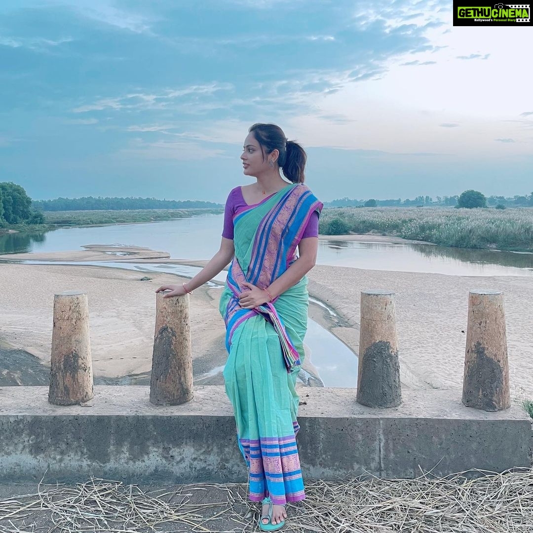 Nandita Swetha Instagram - Dear Baby Girl, ‘Time heals Everything You get wat you deserve’ . Saree from @andal_weaves . Location- #somewhereonearth . . #saree #sareelove #myself #peace #ponytail #look #nature #corronsaree #sky #bluesky #instapic #instagram #instagood #instagrammer #instaphoto #south