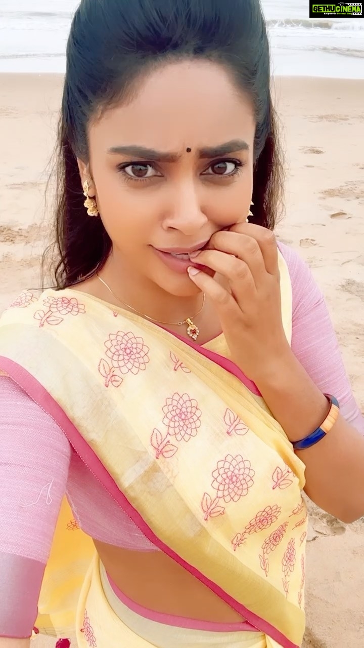 Nandita Swetha - 91.1K Likes - #mood ❤️❤️❤️
.
.
#sareelove #shootdiaries #reel #instareel #instagram #instadaily #hashtag #saree