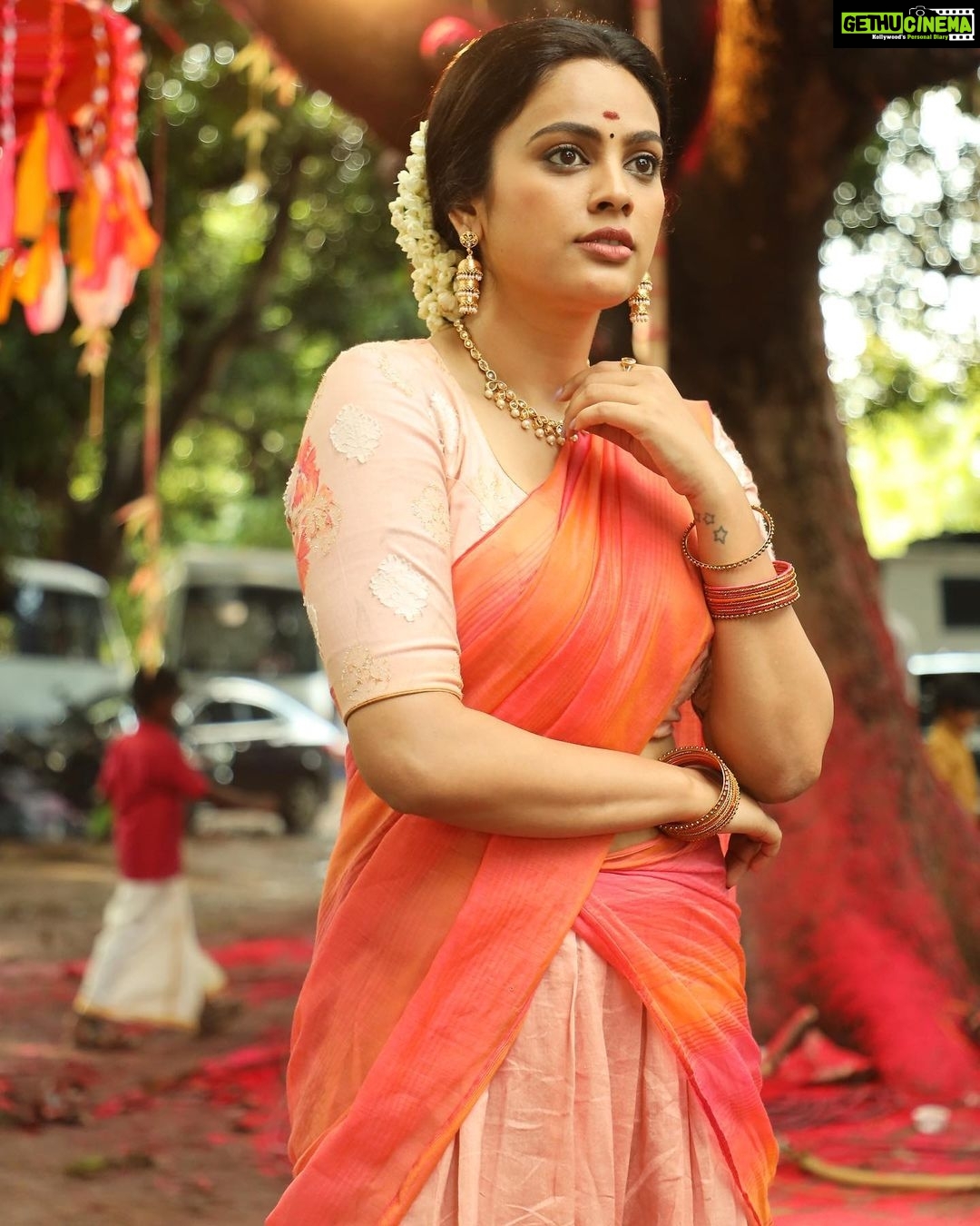 Nandita Swetha Instagram - Ok guess the Movie name. . . #halfsaree #homely #look #shoot #life #actresslife #instapic #instagram #southactress #nanditaswetha #mallipoo #makeup #likes #likesforlike #village #villagelife