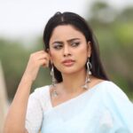 Nandita Swetha Instagram – ‘Embrace yourself’
.
.
Clicked by @saisathishvijayan 

Saree from @a_j_collections 
.
Earings from @
.
.
#signaturelook #sareelove #sareeblouseinspiration #sareedraping #sareesofinstagram #sareeindia #sareestyle #sareefashion 
#poser #pose #love #shoot #click #instagram #instapic #instadaily #morningdose #straghthair #silverblouse #skybluesaree #blue #sky #homely #nanditaswetha #embraceyourself #embracethejourney #southactress