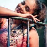 Nandita Swetha Instagram - I can only answer anything with my smile😊😊 . . Shot by @naveenvcphotography Makeup by @makeuphairbyglory Hairstyle by @makeup_by_gourii . . #smile #positve #pose #actress #south #bangalore #shoot #click #photo #ponytail #croptop #pink #saree #instagram #instadaily #sareelove #sleevelessblouss