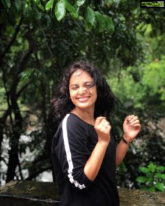 Nandita Swetha Instagram - Nature heals-) 
.
.
#nature #love #black #smile #roadtravel #sakaleshpur #dharmasthala #templevisit #myself #nomakeup #karnataka #curlyhair