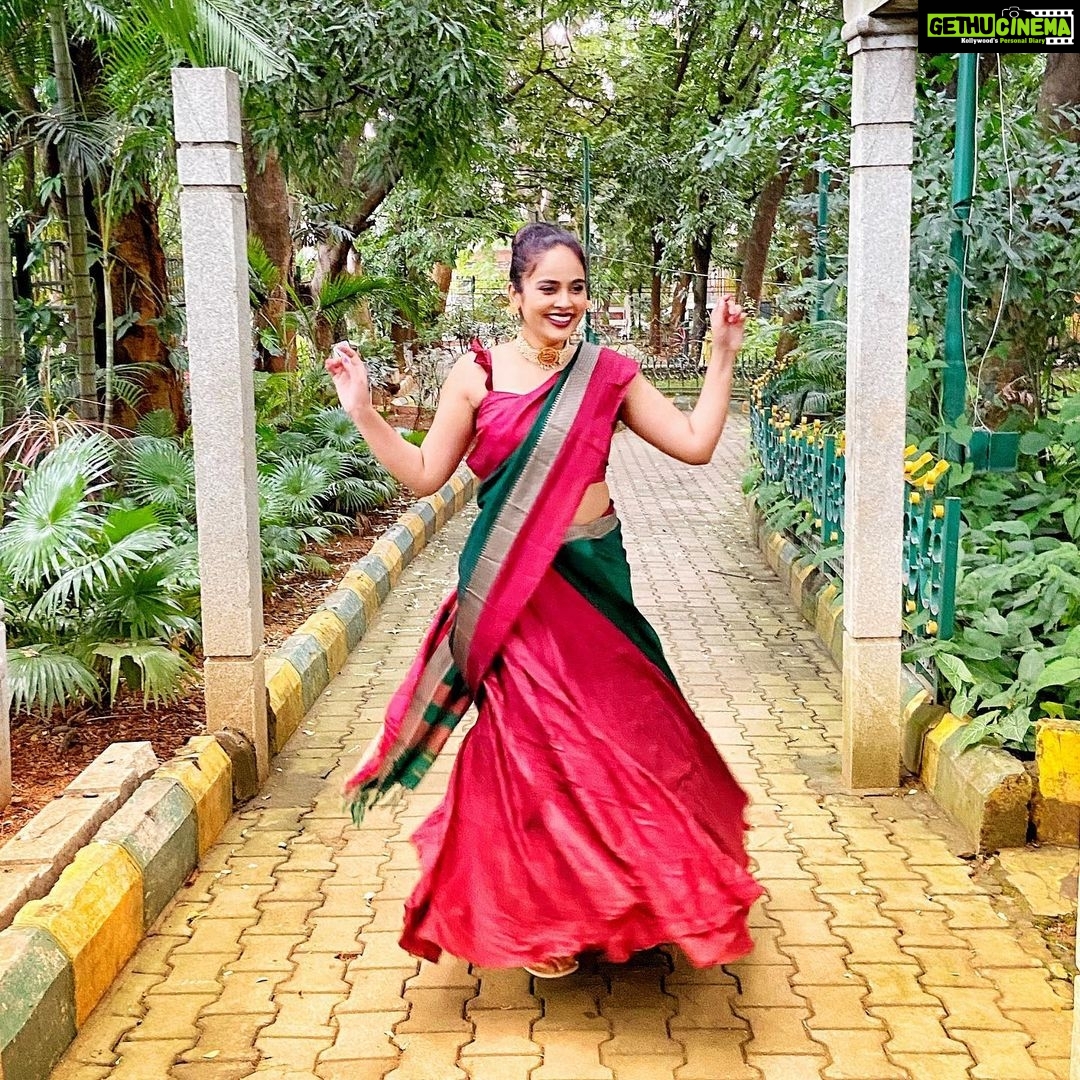 Nandita Swetha Instagram - ‘A little progress each days adds up to big results’ . . Wearing @cinderellacloset_hyd . #lehenga #croptop #blouse #collab #collaboration #hyderabad #entrepreneurlife #influencer #actress #southactress #roll #marron #skirt #highbun #smile #darklipstick #colorbar #bangalore #instafeed #instagram #instadaily #insta #instafashion #quarantinelife