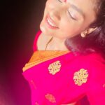 Nandita Swetha Instagram - That saree lover is me❤️❤️ . Saree from @saishrithestyleinyou . #saree #poser #selfie #sareelove #collaboration #habba #festival #latepost #pinksaree #yellow #homely #traditional #smile #ready #girlthing #love #insta #instagram #sareepic