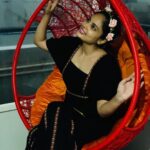 Nandita Swetha Instagram - Camera loves me❤️❤️❤️ . . Shot on @apple Clicked by @vj_hemalatha Wearing @vajor . #blackdress #swing #pose #nomakeup #sunset #eveningclick #colors #friend’sclick #flowet #tiara #weekend #click #iphone #nofilter
