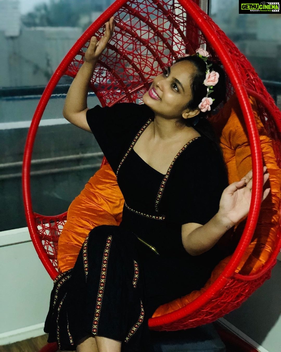 Nandita Swetha - 49.9K Likes - Camera loves me❤️❤️❤️
.
.
Shot on @apple
Clicked by @vj_hemalatha
Wearing @vajor
.
#blackdress #swing #pose #nomakeup #sunset #eveningclick #colors #friend’sclick #flowet #tiara #weekend #click #iphone #nofilter