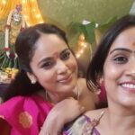 Nandita Swetha Instagram - #2005 to #2020 . . @vj_hemalatha . . @prakash.sowmya . . #friends #2005 #2020 #habba #varamahalakshmipooja #sarelove #pink #yellow #actors #smile #instapic #instagram #lakshmi #friendship #bangalore