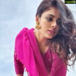 Nandita Swetha Instagram - Wear wat comforts you . Wearing @reshmakunhi creation Shot in @samsungindia #s20 . #selfportrait #click #pose #pink #purple #quarantineshoot #poser #sky #bangalore #southactress #instadaily #instagram #south #actor
