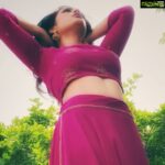 Nandita Swetha Instagram - Wear wat comforts you . Wearing @reshmakunhi creation Shot in @samsungindia #s20 . #selfportrait #click #pose #pink #purple #quarantineshoot #poser #sky #bangalore #southactress #instadaily #instagram #south #actor