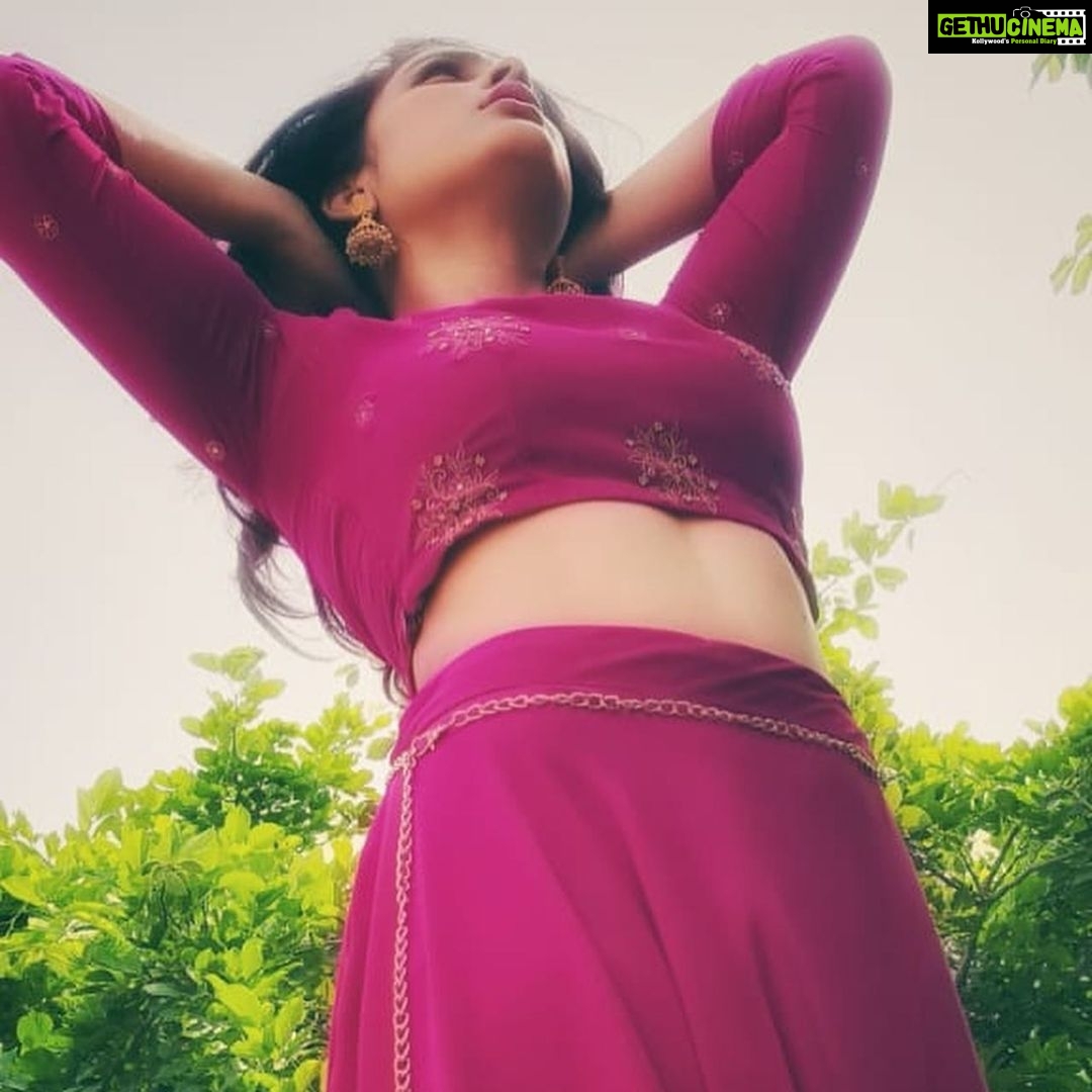 Nandita Swetha - 72.1K Likes - Wear wat comforts you
.
Wearing @reshmakunhi creation
Shot in @samsungindia #s20
.
#selfportrait #click #pose #pink #purple #quarantineshoot #poser #sky #bangalore #southactress #instadaily #instagram #south #actor