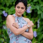 Nandita Swetha Instagram - Hi all-) let’s chat😊 . . Clicked by @kiransaphotography . #letschat #shoot #photo #actress #actresslife #chennai #poser #south #lowbun #hairstyle #makeup