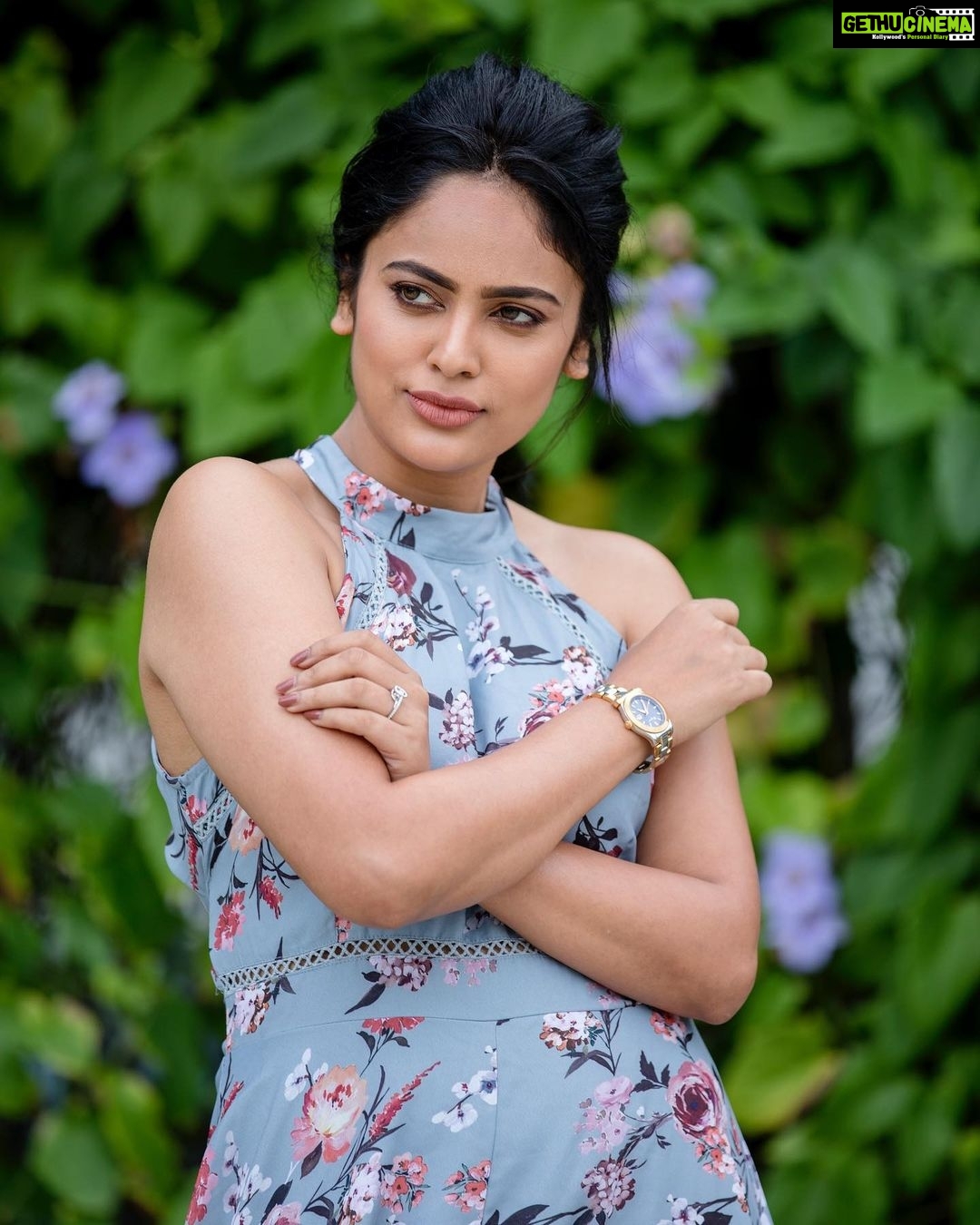 Nandita Swetha - 75.5K Likes - Hi all-) let’s chat😊
.
.
Clicked by @kiransaphotography
.
#letschat #shoot #photo #actress #actresslife #chennai #poser #south #lowbun #hairstyle #makeup