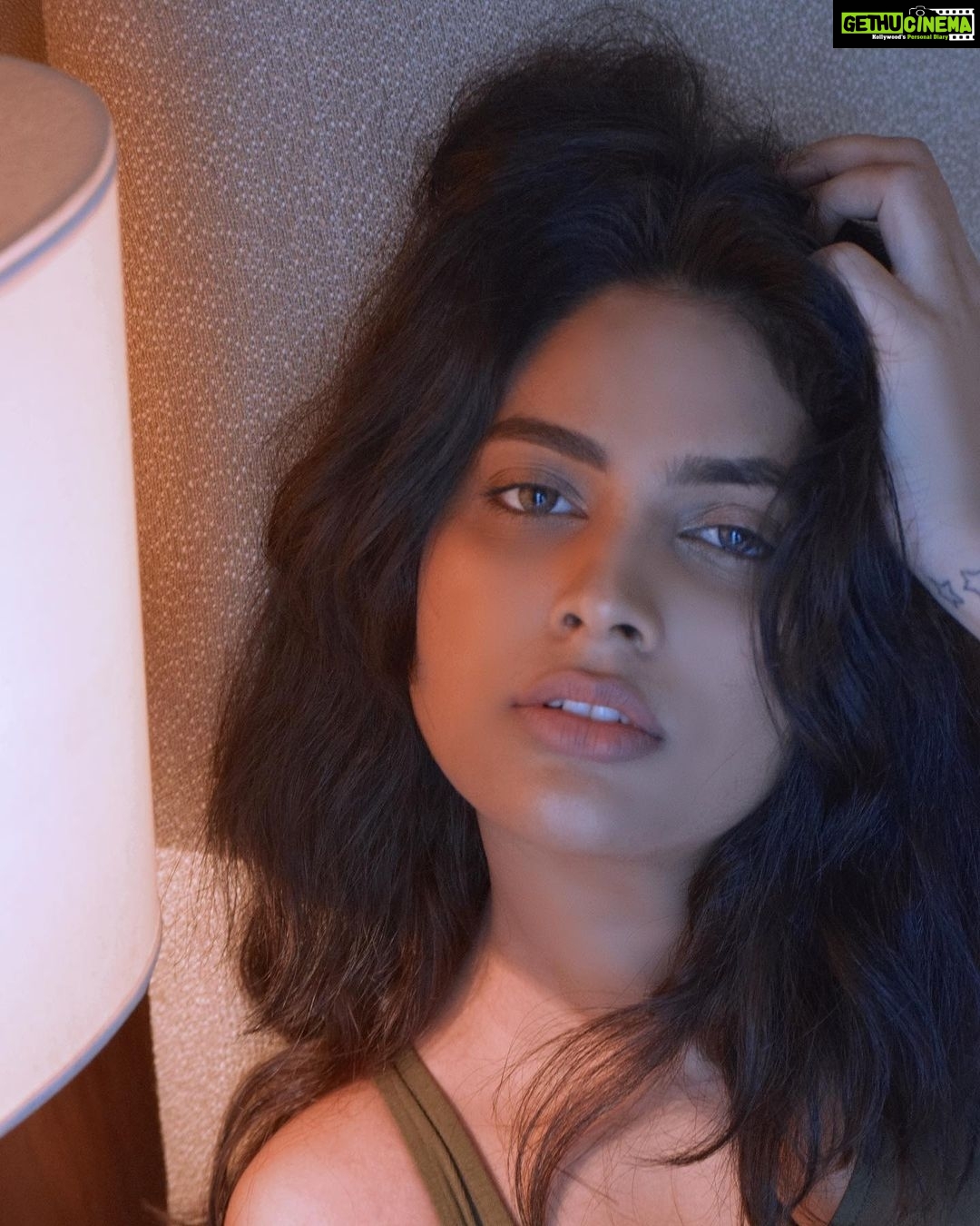 Nandita Swetha - 77.5K Likes - 🥝🥝🥝
.
.
Clicked by @irst_photography
#nomakeup #click #actresslife #indoor #chennai #actor #shoot #photo