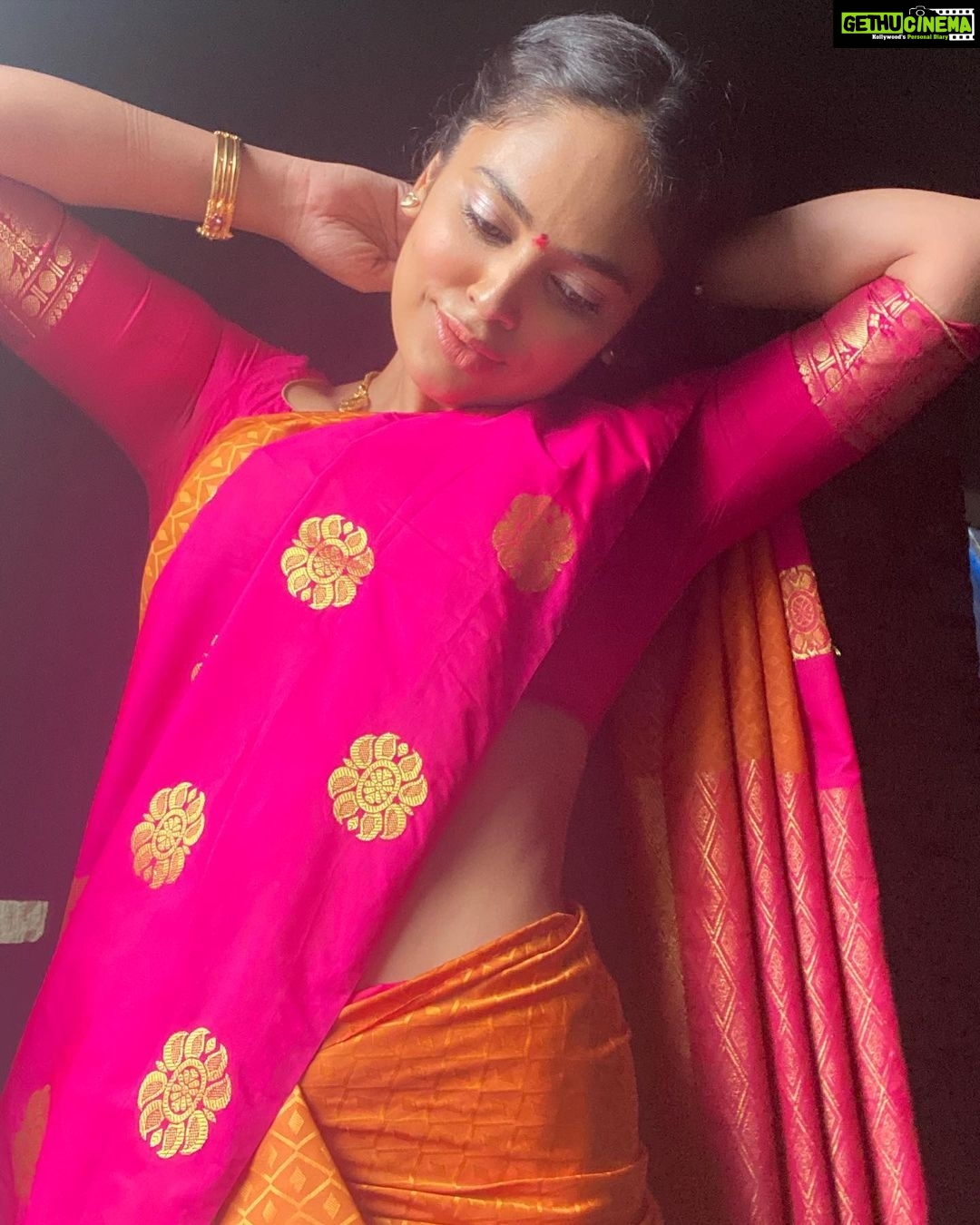 Nandita Swetha - 61.4K Likes - That saree lover is me❤️❤️
.
Saree from @saishrithestyleinyou
.
#saree #poser #selfie #sareelove #collaboration #habba #festival #latepost #pinksaree #yellow #homely #traditional #smile #ready #girlthing #love #insta #instagram #sareepic