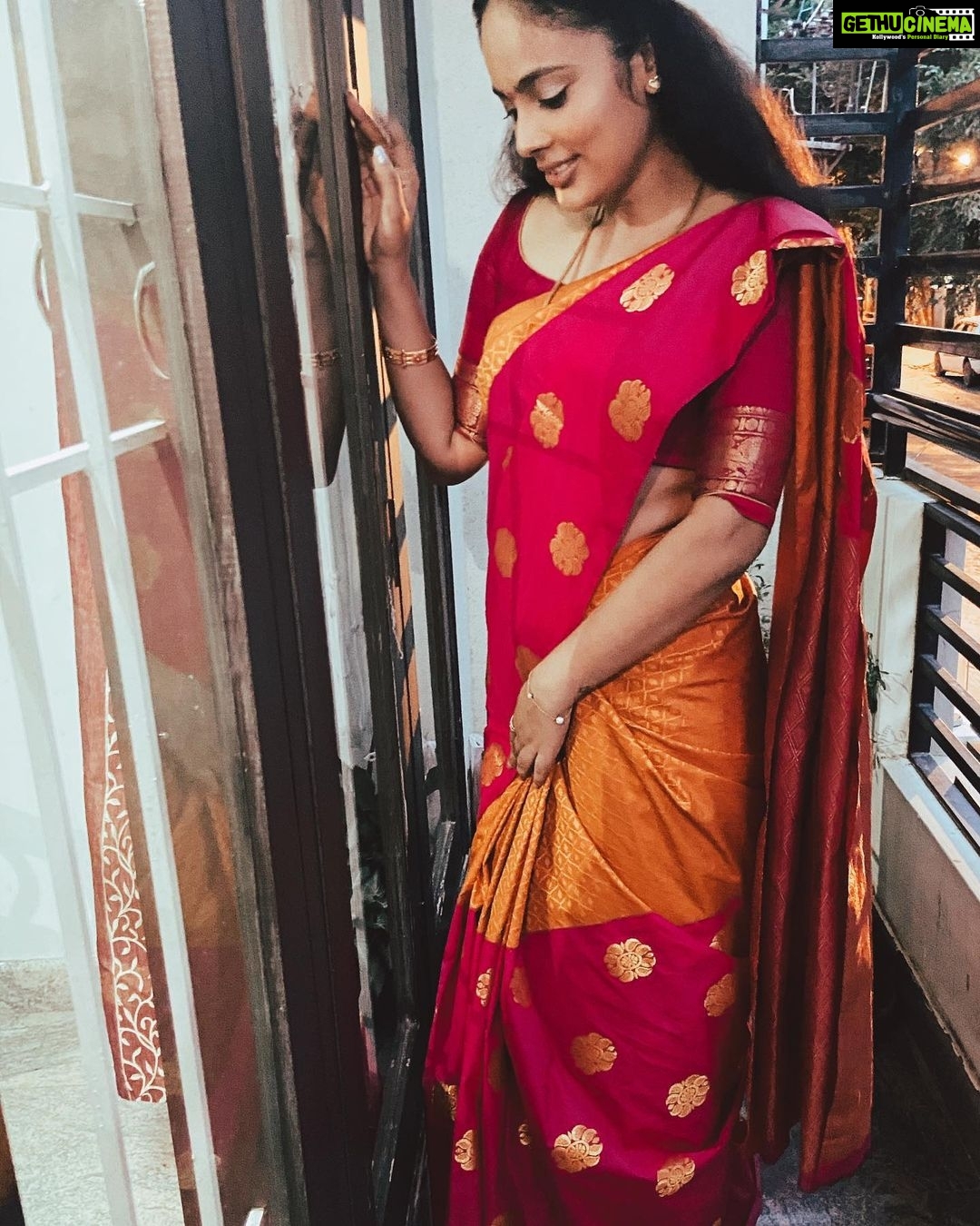Nandita Swetha - 61.4K Likes - That saree lover is me❤️❤️
.
Saree from @saishrithestyleinyou
.
#saree #poser #selfie #sareelove #collaboration #habba #festival #latepost #pinksaree #yellow #homely #traditional #smile #ready #girlthing #love #insta #instagram #sareepic