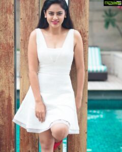 Nandita Swetha Instagram - ‘Sassy’ 
▶️
.
.
Outfit @forevernew_india 
.
Clicked by @sandeep_fp 
.
Makeup by @nanditaswethaa 
.
#pool #afternoon #unexpectedclicks #white #poser #hyatth #hyderabad #shoottimes #camera #indoor #instadaily #instapic #nanditaswetha #actress #southactor #tamilactress #teluguactress #kannadathi