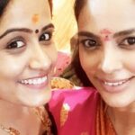 Nandita Swetha Instagram - #2005 to #2020 . . @vj_hemalatha . . @prakash.sowmya . . #friends #2005 #2020 #habba #varamahalakshmipooja #sarelove #pink #yellow #actors #smile #instapic #instagram #lakshmi #friendship #bangalore