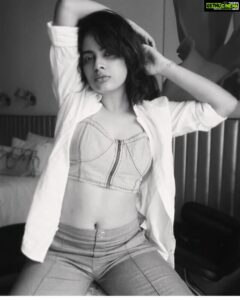 Nandita Swetha Instagram - ‘Take me back to those days where I use fly a lot’
.
.
Shot by @sandeep_fp 
.
Outfit 
Shirt borrowed from @sandeep_fp 
Crop top- @zara 
Palazzo - street shopping 
.
Shot on @canon #g7xmarkii 
.
#nomakeup #casual #white #indoor #broclick #canon #shorthair #shorthairdays #frizzyhair #throwback #blue #hyderabad #actor #southactress #poser #instagood #instapic #trending