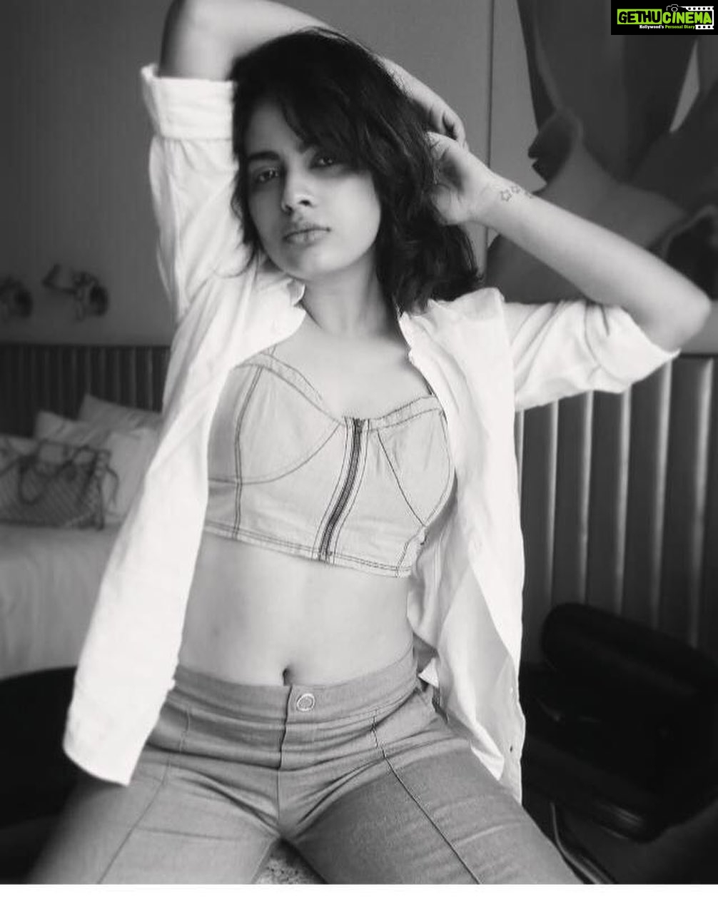 Nandita Swetha - 74.3K Likes - ‘Take me back to those days where I use fly a lot’
.
.
Shot by @sandeep_fp
.
Outfit
Shirt borrowed from @sandeep_fp
Crop top- @zara
Palazzo - street shopping
.
Shot on @canon #g7xmarkii
.
#nomakeup #casual #white #indoor #broclick #canon #shorthair #shorthairdays #frizzyhair #throwback #blue #hyderabad #actor #southactress #poser #instagood #instapic #trending