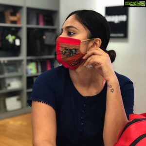 Nandita Swetha Instagram - Thought of posting these images. 
Lockdown has taught many many things to us. 
Today is the first day I have been out on work. Outside world looks so different compare to before. Somewhr the world is mourning. Everything looks so dull. It’s shldnt be like this! Definitely it is leading us to get into to depression, anxiety. 
Reason is within us. Let’s be careful. 
Let’s fight being cautious. Let’s be responsible. Let’s not loose our own ppl.  Let’s not loose hope 
Let’s stay strong 
Let’s be ther for everyone
Much love xxx .
.
.
Swiperight▶️
Special thanks to @reshmakunhi for sending this comfortable #mask at door step. 
Guys order ur own customised masks. Contact @reshmakunhi  #indowestern #candid #look 
#homely #ootd #masks #covid19 #pandemic #staysafe #homelygirl #homelylook #red