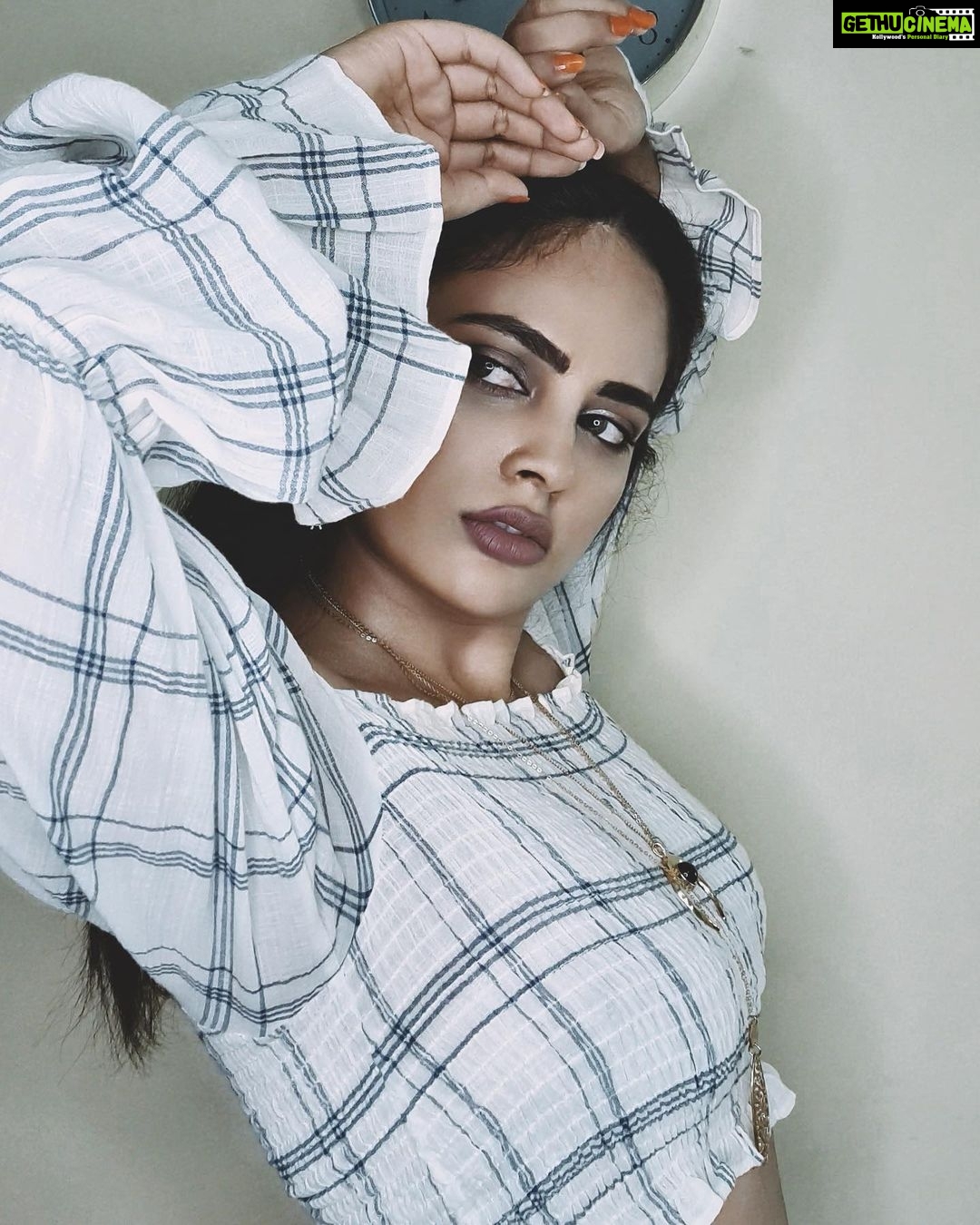 Nandita Swetha - 50.3K Likes - ‘ Being positive is like wearing a Crown’ 👸 👑 .
Swipe right▶️
.
Shot on #s20ultra @samsungindia @samsungmobile .
Edited #lightroomedits .
Top👚 - @Zara .
Neckpiece - @forever21_in .
Lipstick - @bellavoste
#pose #makeup #hairstyle #actress #nanditaswetha #learn #magic #indoor #editedpic #filter #samsung #s20