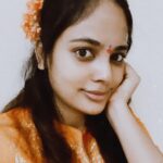 Nandita Swetha Instagram - Tag that girl who still loves #kanakambarahoo Let me see how many of are like me😍😍 #kanakambaram #kanakambralu #kanakambaramflower #flowergirl #homelylook #nomakeup #orange #salwar #look #instapic #instadaily #instamood #ondemand #posting #OOTD