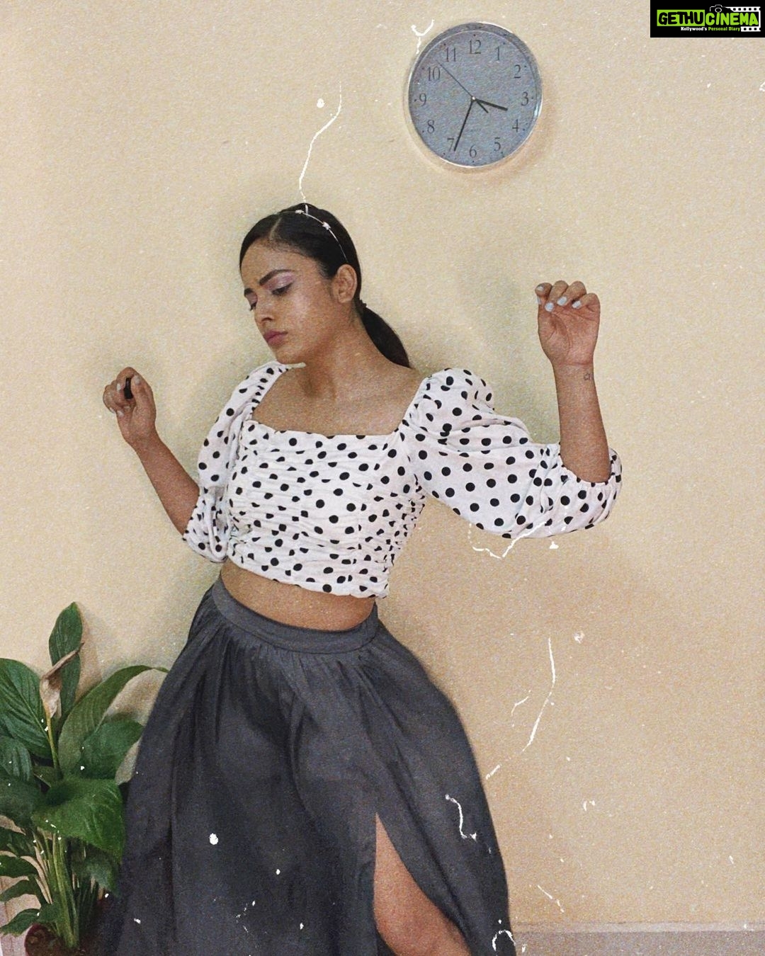 Nandita Swetha - 50.2K Likes - Ok let’s do this.. Drop me your questions in the comment box. Wil do a video answering all your questions.
Ask me anything( abt life, love, failures, problems, depression, decision making, being strong, self dependent etc etc)
NOTE- All about you, Not about me
#asknandita #commentbelow #actress #instafamily #questions #chitchat #bestrong