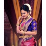 Nandita Swetha Instagram - No matter whr u have come from. Get your place n identity Clicked by @cutsandglorystudios Saree @pashudh Styled by @pansyraja Hair n makeup @vurvesalon @atulyaevents @bronzerbridaljewellery Blouse- @ishithaa_design_house @weddingvows @intercontinental #sareelove #bridelook #kannadagirl #chennai #calender #magazine #shy #poser #actor