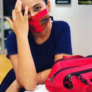 Nandita Swetha Instagram - Thought of posting these images. 
Lockdown has taught many many things to us. 
Today is the first day I have been out on work. Outside world looks so different compare to before. Somewhr the world is mourning. Everything looks so dull. It’s shldnt be like this! Definitely it is leading us to get into to depression, anxiety. 
Reason is within us. Let’s be careful. 
Let’s fight being cautious. Let’s be responsible. Let’s not loose our own ppl.  Let’s not loose hope 
Let’s stay strong 
Let’s be ther for everyone
Much love xxx .
.
.
Swiperight▶️
Special thanks to @reshmakunhi for sending this comfortable #mask at door step. 
Guys order ur own customised masks. Contact @reshmakunhi  #indowestern #candid #look 
#homely #ootd #masks #covid19 #pandemic #staysafe #homelygirl #homelylook #red
