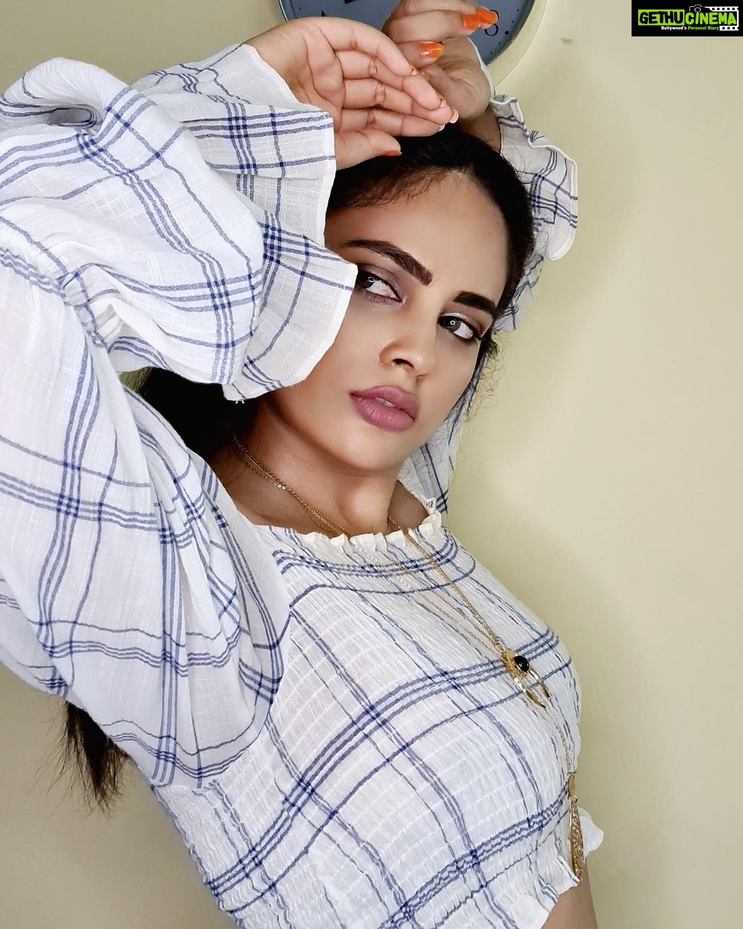 Nandita Swetha - 50.3K Likes - ‘ Being positive is like wearing a Crown’ 👸 👑 .
Swipe right▶️
.
Shot on #s20ultra @samsungindia @samsungmobile .
Edited #lightroomedits .
Top👚 - @Zara .
Neckpiece - @forever21_in .
Lipstick - @bellavoste
#pose #makeup #hairstyle #actress #nanditaswetha #learn #magic #indoor #editedpic #filter #samsung #s20