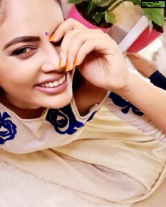 Nandita Swetha Instagram - Remember the last time you laughed out loud. 
Comment below the reason 
Swipe right......... #selfclick #selfcare
#selflove #laugh #pureheart #smile #homely #instapic #instagram #portrait #notedited #candid #loveyourself #S20ultra