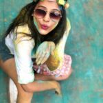 Nandita Swetha Instagram - Guess wat!!! This is the first time I have celebrated #holi. Yes!! A fulfilled joy❤️❤️ Being a elder daughter I never really thought of my desires since childhood. Now, it’s time to enjoy each n every little things in my life. Happy holi guys💃🏻💃🏻 poser #holi #white #colors #livethemoment