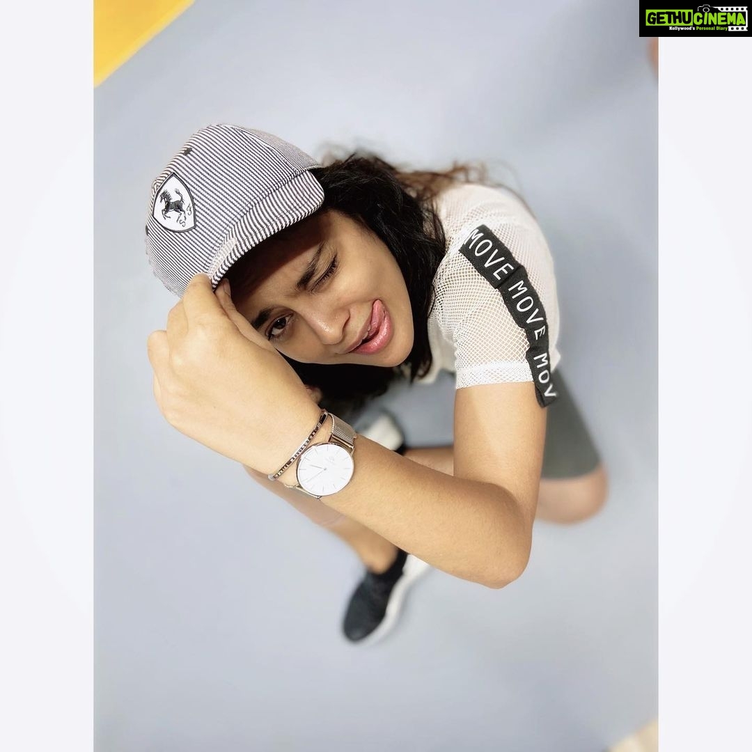 Nandita Swetha Instagram - Time is everything. Be cautious about it. For that you should have a favourite watch on your wrist❤️❤️ Here I am wearing my favourite @danielwellington mesh watch for my workout too. Wanna buy? Here I am giving you my code ‘ NANDITAS’ to get 15% discount on purchase of @danielwellington watch n brecelet on stores or on website http://www.danielwellington.com/ 📸📸📸 @ajay_.leo #Influencer #actor #watch #danielwellingtonwatches #danielwellington #promotion #poser #gym #workoutlook #workout #underarmour #puma #bangalore #collaboration