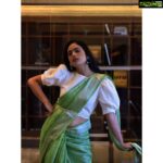 Nandita Swetha Instagram – Hold on the Elegance💚💚💚 📸📸📸 @irst_photography 
Makeup @beautyunveiled_by_jeevi 
Saree @hersexclusive 
Croptop @shien 
#sareelove #saree #poser #homely #actor #influencer #instapic #instagram #collaboration