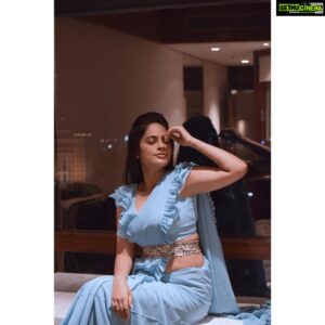 Nandita Swetha Instagram - Ok it’s all abt only me-) 💗💗💗 Clicked by master @irst_photography 
Wearing @suhanyalingamofficial beautiful saree💃🏻💃🏻💃🏻 Makeup by @beautyunveiled_by_jeevi 💄💄💄 Styled by the very stylish @nanditaswethaa 🤪🤪🤪
#actor #poser #audiolaunch #event #saree #sareegoals #bluesaree #lowlight #click #photography #love #instapic #instagram #mood #chennai