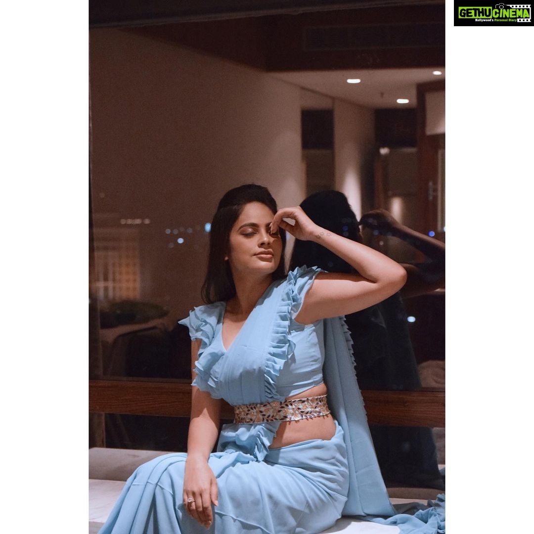 Nandita Swetha - 48K Likes - Ok it’s all abt only me-) 💗💗💗 Clicked by master @irst_photography
Wearing @suhanyalingamofficial beautiful saree💃🏻💃🏻💃🏻 Makeup by @beautyunveiled_by_jeevi 💄💄💄 Styled by the very stylish @nanditaswethaa 🤪🤪🤪
#actor #poser #audiolaunch #event #saree #sareegoals #bluesaree #lowlight #click #photography #love #instapic #instagram #mood #chennai