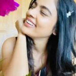 Nandita Swetha Instagram – Hey guys. Jus did my makeup. 
Minimal products on face is always good. *
*
* 
Used products are – *PHOTOSTABLE sunscreen * @inglot_cosmetics -makeup base * @narsissist – conscealer
* @nars – foundation * @mynykaa – eye brow pencil
* @mac – powder n makeup finish * BODYSHOP – blush * @hudabeauty – lipstick * @bobbibrown – finishing spray

Music: 春柳
Site: https://enjoymusic.com