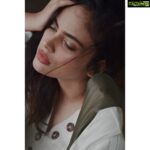 Nandita Swetha Instagram - It’s the essence u create on ur own🍃🍃 📸📸📸 by @irst_photography the awesome guy🦸🏻‍♂️ #poser #austhetic #actor #insta #instapic #look #2020 #nanditaswetha #green #leave #south #click #trending